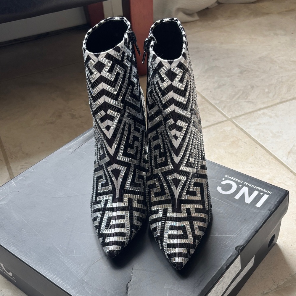 INC International Concepts Rakima Maze Geometric Black and Silver Ankle Boots 6